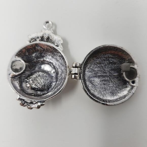 Set of Peacock Pendants Silver Opens Latch Closure - 3 - Picture 3 of 6